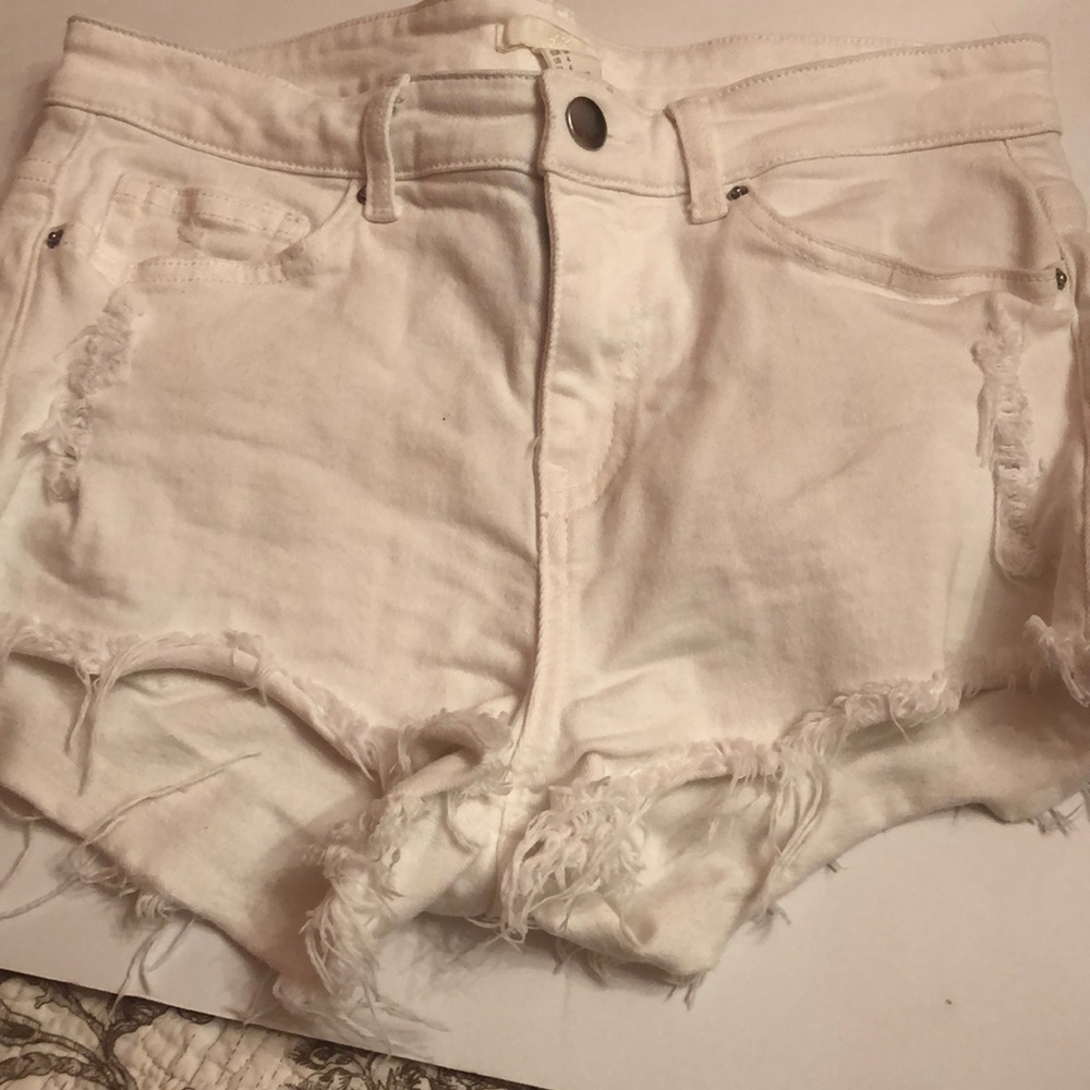 Cutoff shorts
